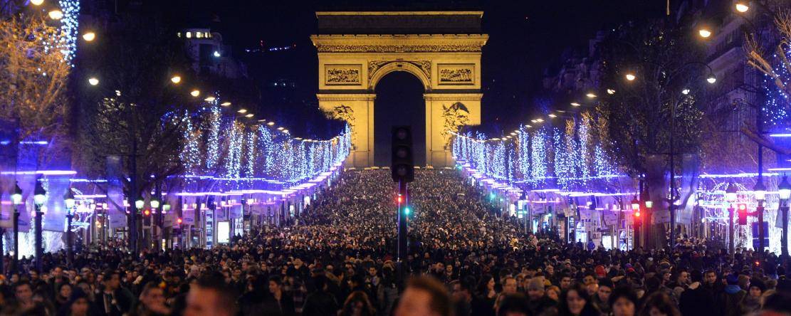 reveillon-nouvel-an-champs-elysees-paris-arc-de-triomphe-franesoir_field_mise_en_avant_principale