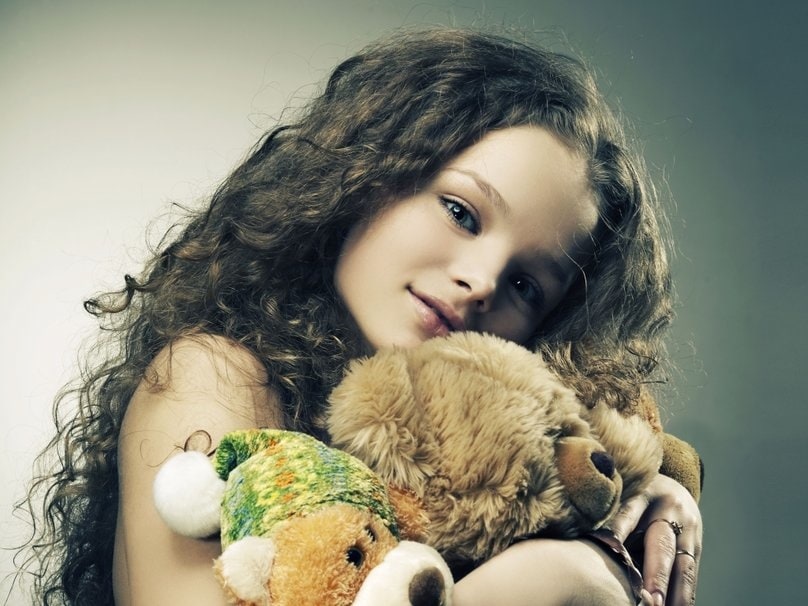 ob_278c5c_201461-beautiful-girl-with-her-teddy