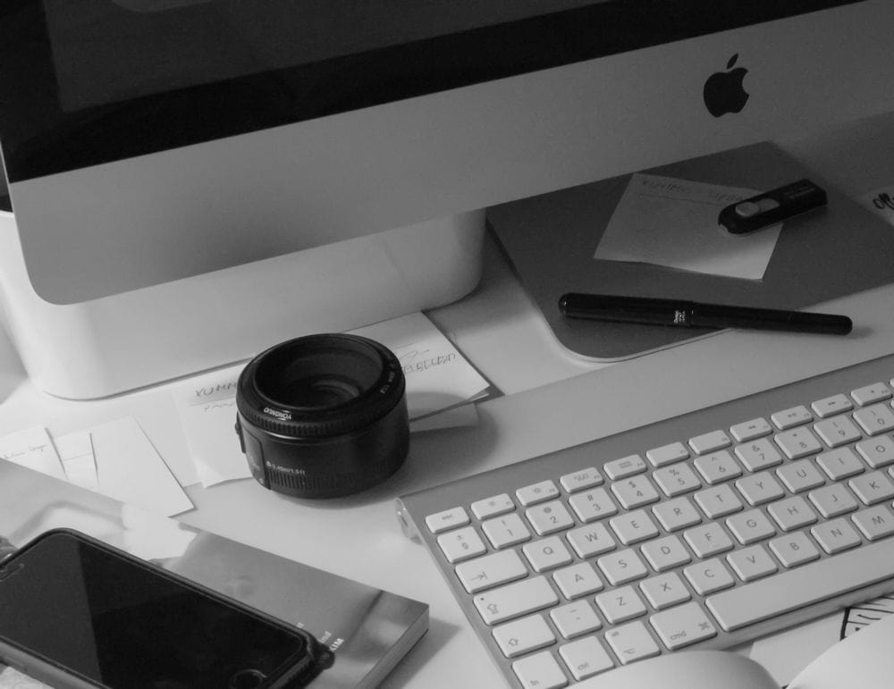 blogging-laptop-bw