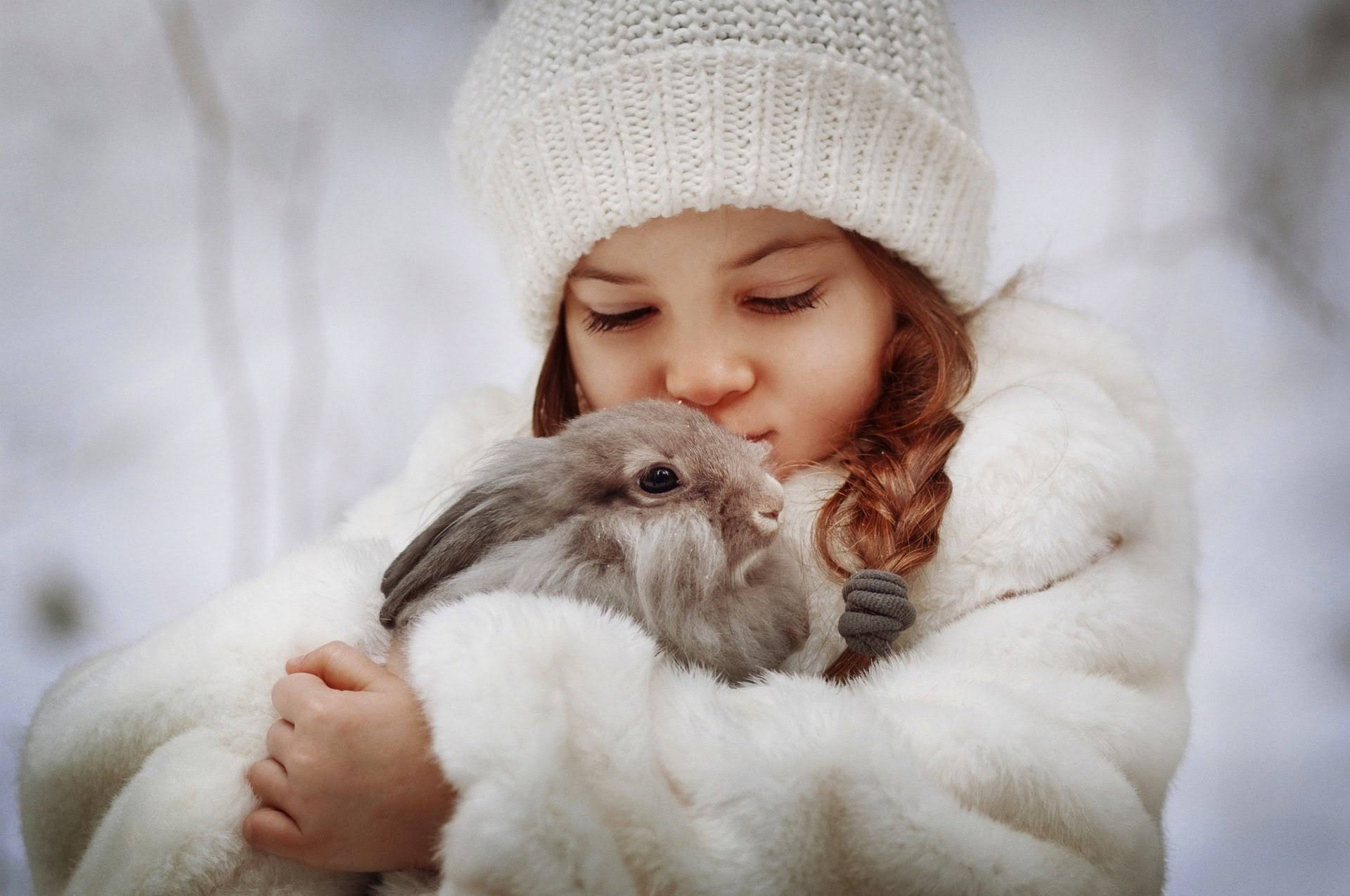 wallpaper et fond d'écran enfant lapin tendresse rabbit child amour affection