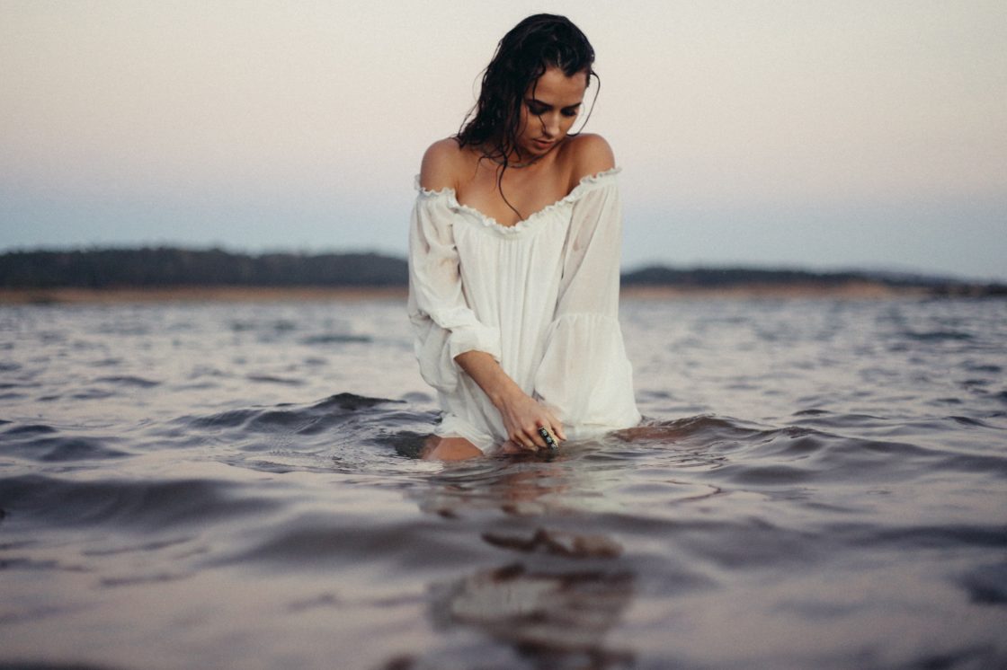 wallpaper et fond d'écran femme eau nature