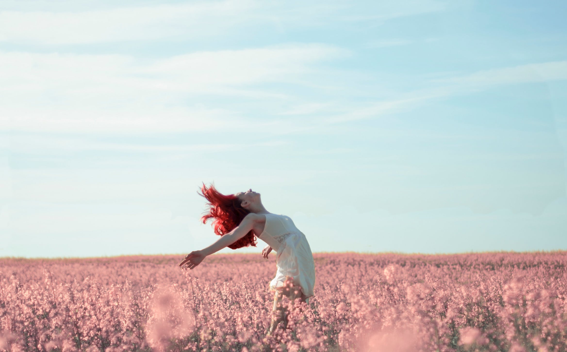 wallpaper et fond d'écran femme champs nature