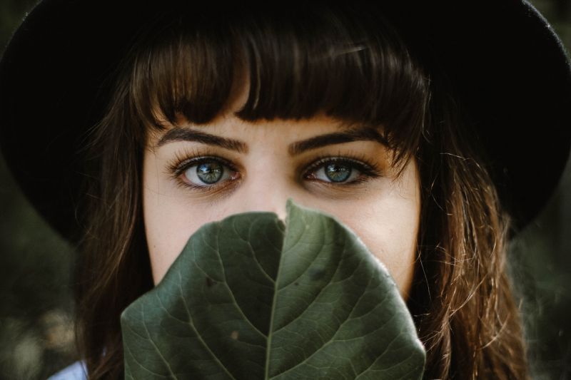 photographie femme caché portrait