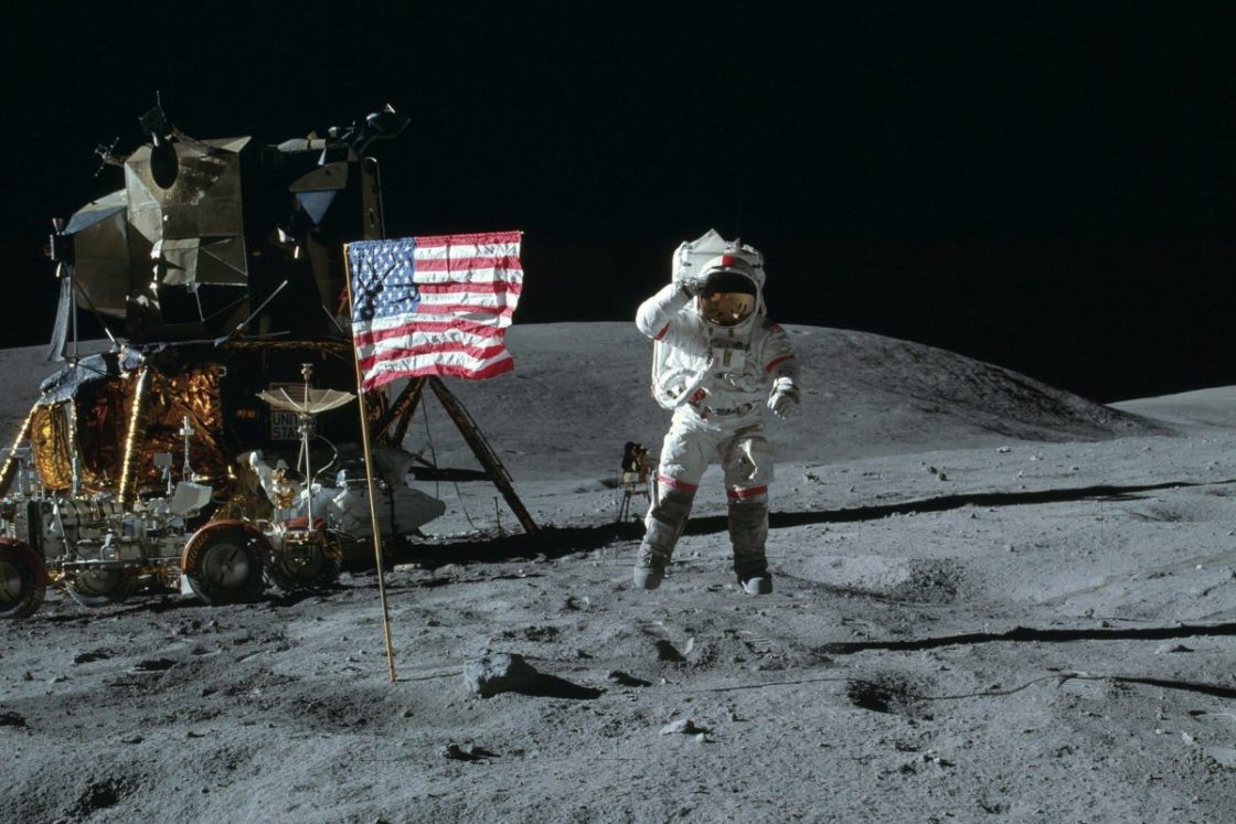 wallpaper et fond d'écran astronaute espace univers histoire lune