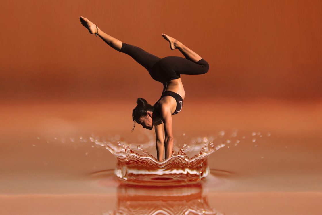 wallpaper et fond d'écran femme danse eau énergie