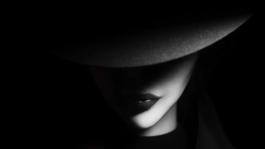 wallpaper et fond d'écran femme sensuelle chapeau noir et blanc visage portrait