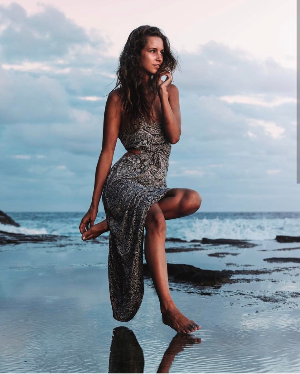 photo artiste photographe Christopher James femme nature lévitation art