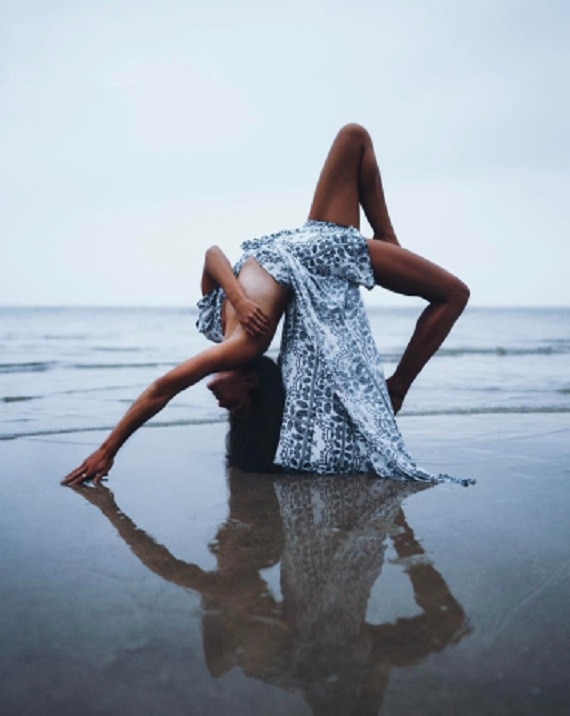 photo artiste photographe Christopher James femme nature lévitation art