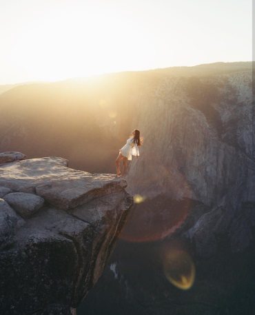 photo artiste photographe Christopher James femme nature lévitation art