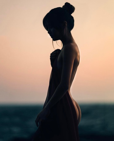 photo artiste photographe Christopher James femme nature lévitation art