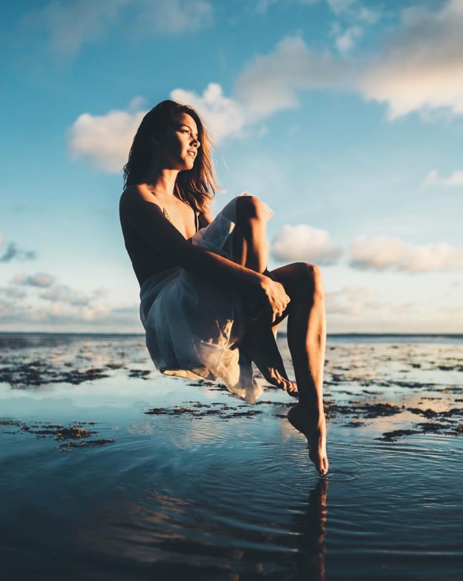 photo artiste photographe Christopher James femme nature lévitation art