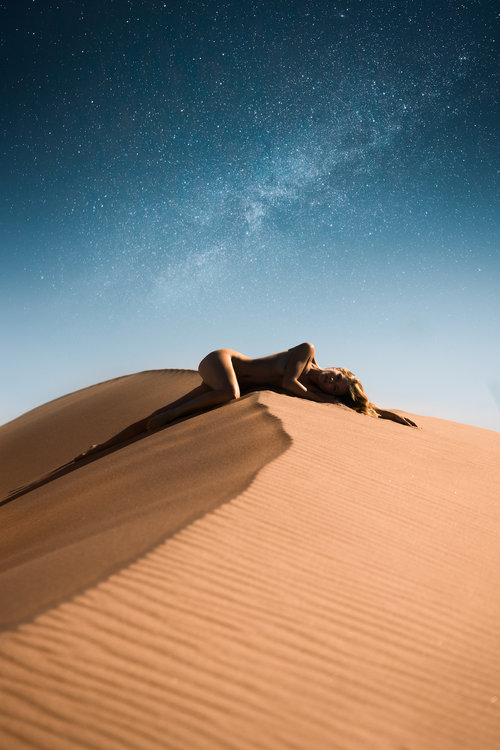 photo artiste photographe Christopher James femme nature lévitation art