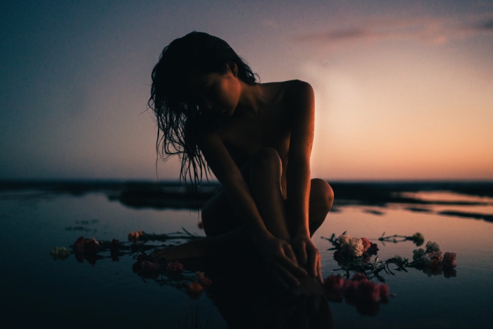 photo artiste photographe Christopher James femme nature lévitation art