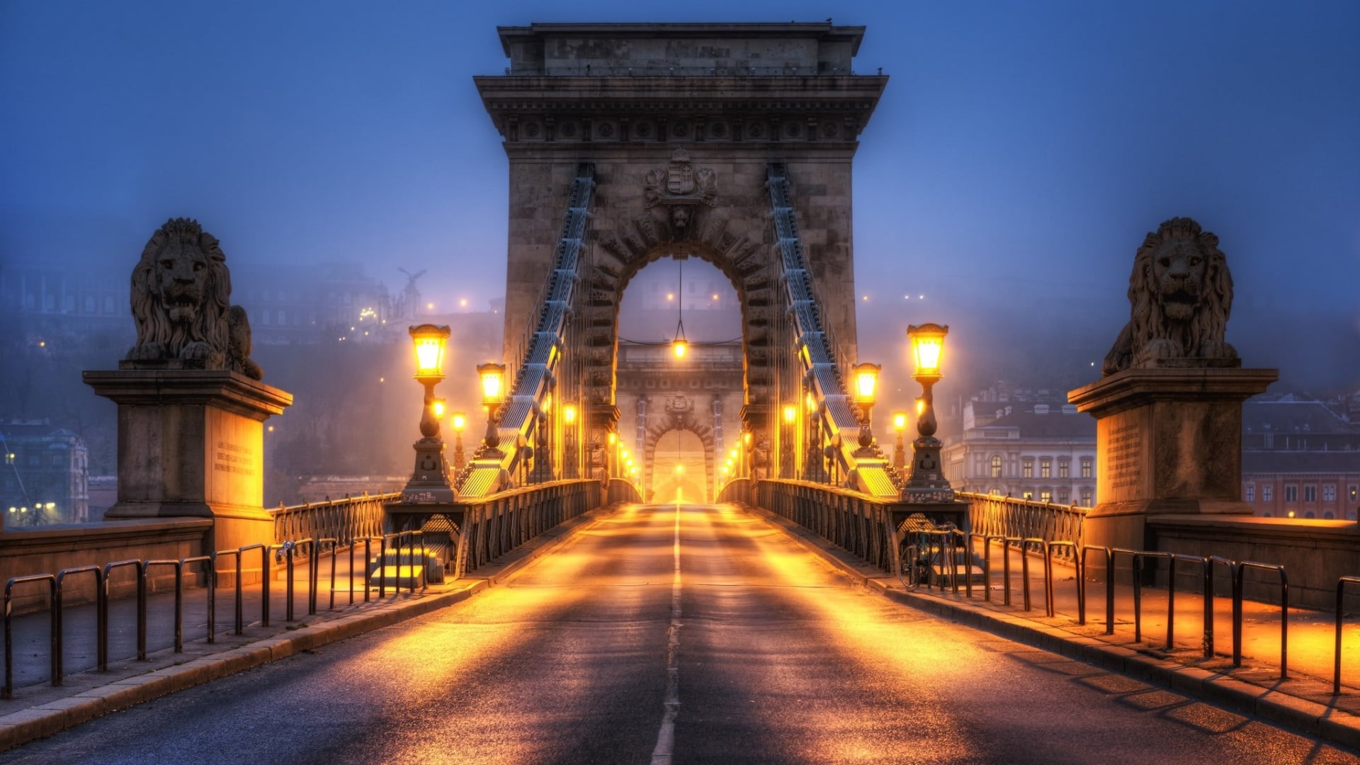 walllpaper et fond d'écran Pont des Chaînes Hongrie bridge paysage monument lumières ville city voyage travel tourisme