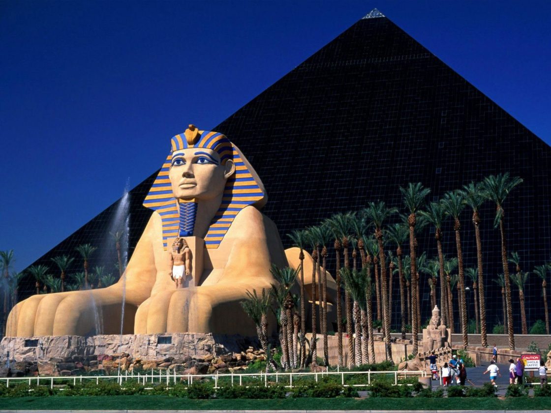wallpaper et fond d'écran Luxor Hotel ville Las Vegas Amérique city monument voyage travel tourisme