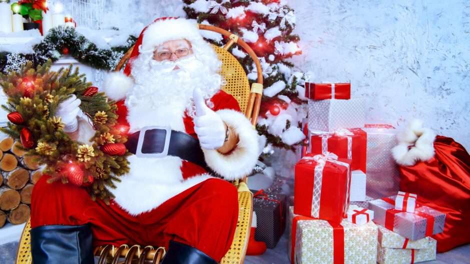 wallpaper et fond d'écran Père Noël Santa Closs homme Noël fête célébration cadeaux sapin