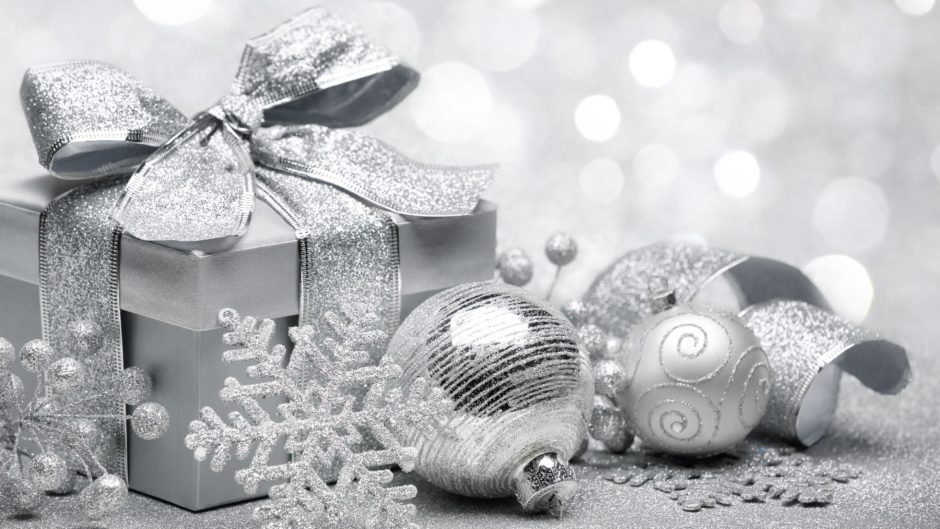 wallpaper et fond d'écran esprit de Noël neige cadeaux fête christmas célébration sapin boules