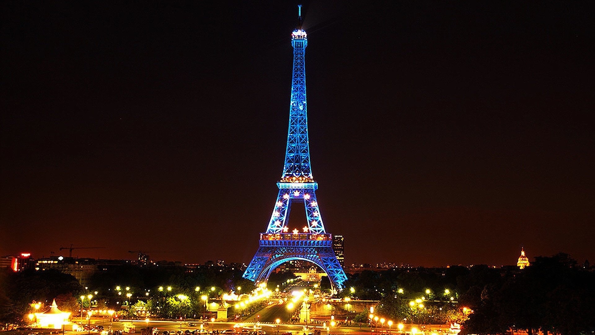 wallpaper et fond d'écran Paris Tour Eiffel bleue monument paysage France Capitale landscape ville city voyage travel tourisme