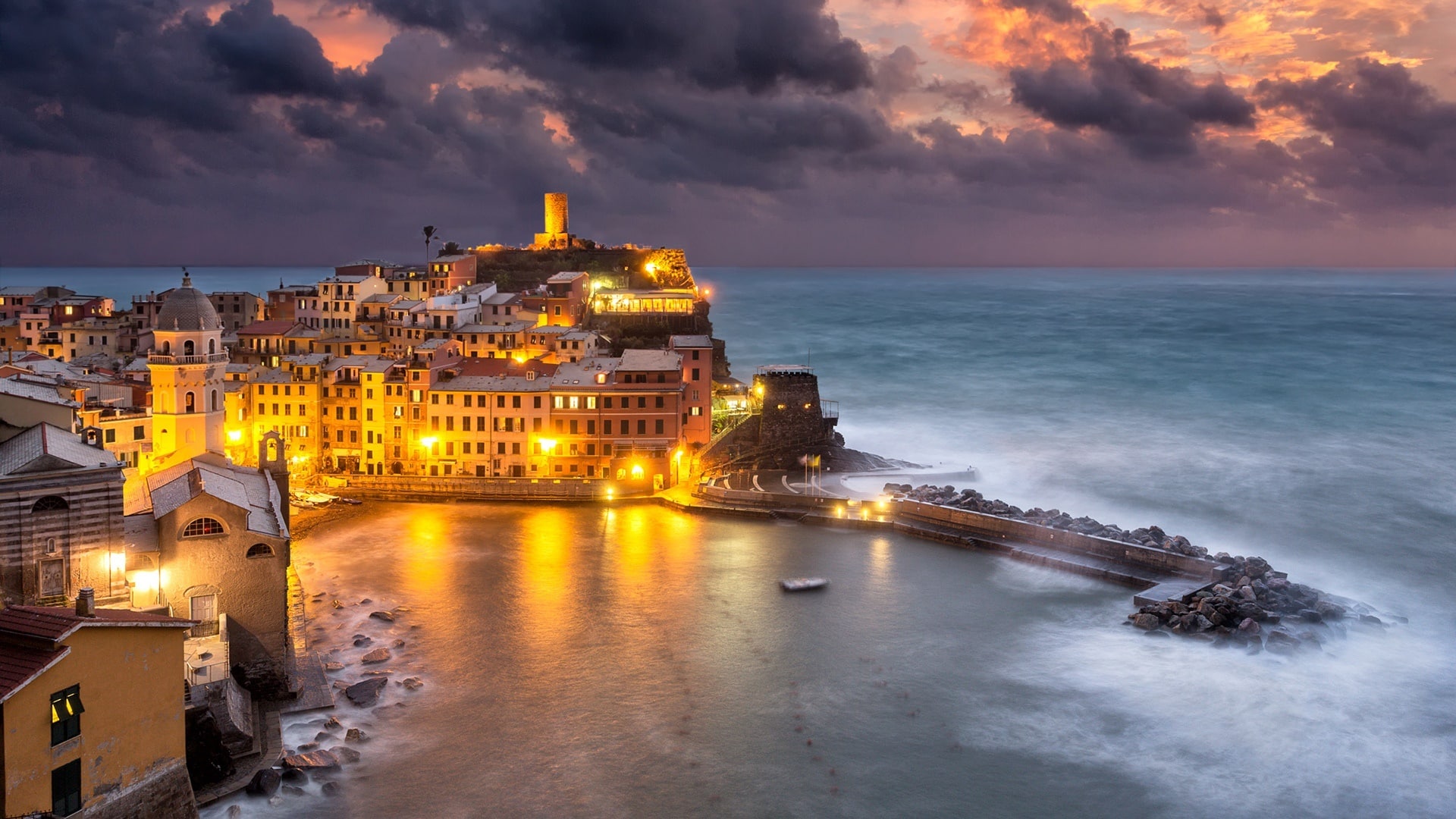 wallpaper et fond d'écran Vernazza Italie Italy paysage nature mer ville city nuit night voyage travel Italien tourisme tourist photo photographie