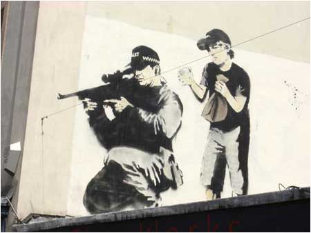 image artiste picture art artist street art Banksy graffiti rue mur illustration illustrateur création oeuvre oeuvre d'art art urbain célébrité homme man