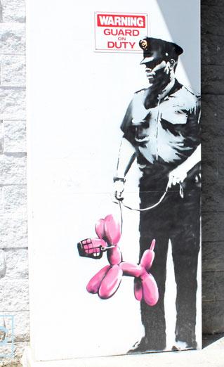 image artiste picture art artist street art Banksy graffiti rue mur illustration illustrateur création oeuvre oeuvre d'art art urbain célébrité homme man