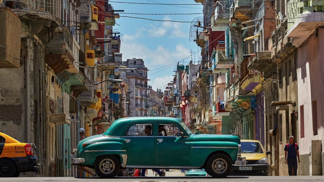 wallpaper et fond d'écran La Havane Cuba car voiture mythique pays ville city paysage voyage travel tourisme tourist photo photographie photography
