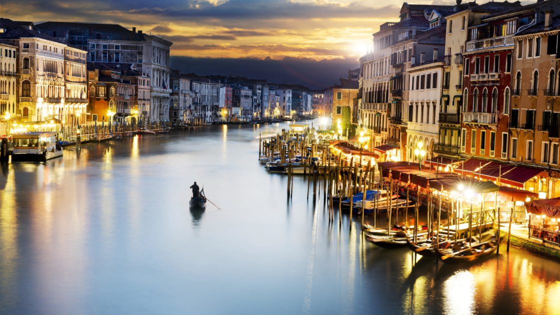 wallpaper et fond d'écran Venise Italie Venice Italy ville city paysage nature magnifique beau eau bateau landscape pays country voyage travel tourisme tourist photo photographie photography