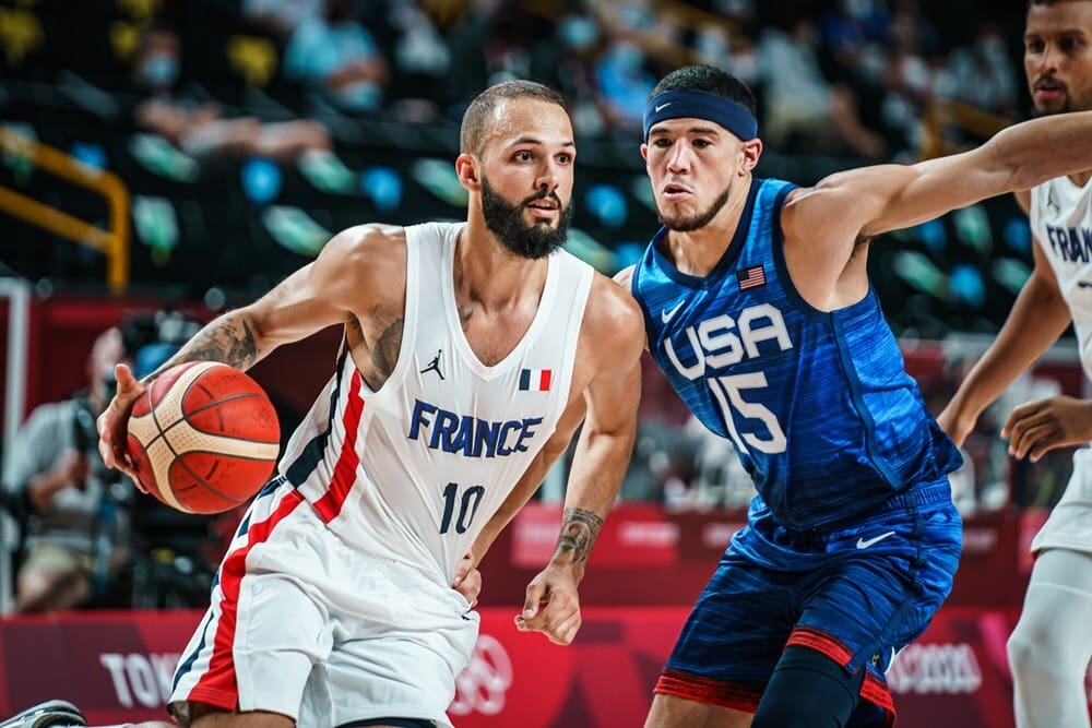 wallpaper et fond d'écran Basket ballon ball JO Tokyo Finale France - Etats Unis Champion Olympique sport sportif photo photographie homme man médaille