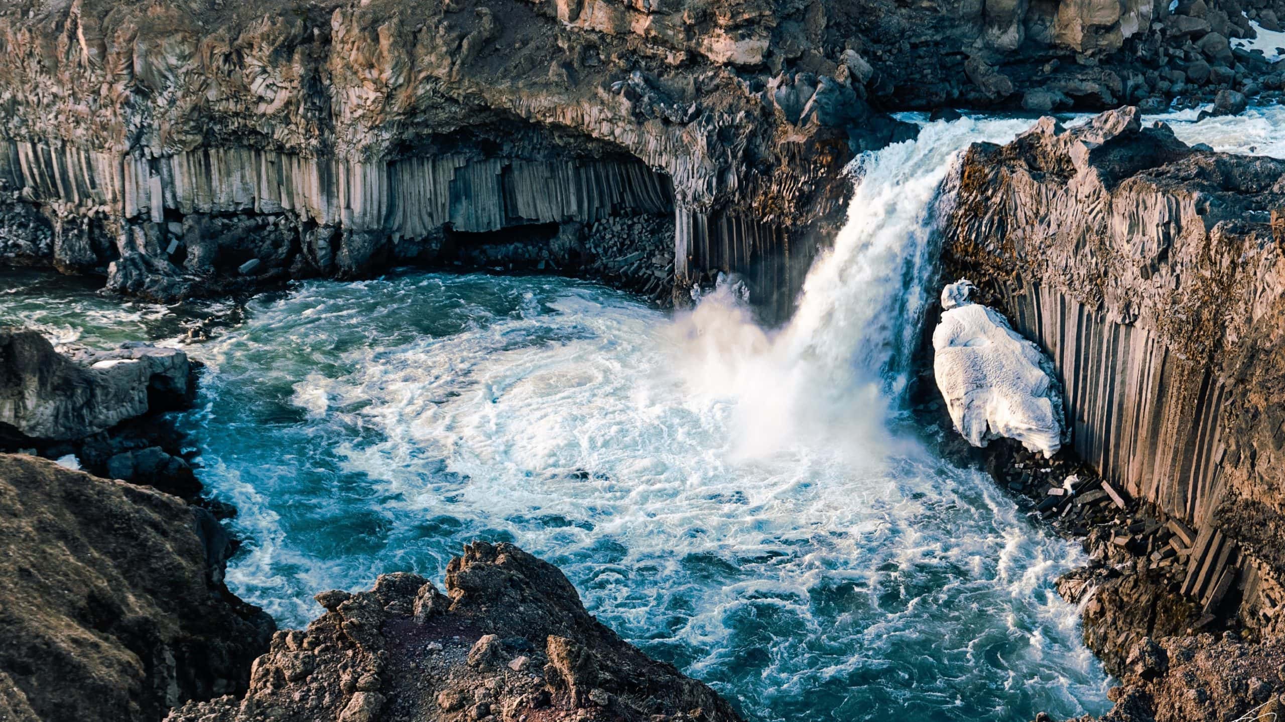 wallpaper et fond d'écran nature et cascade Islande Waterfall Iceland eau paysage landscape pays beau beautiful voyage travel tourisme tourist photo photographie