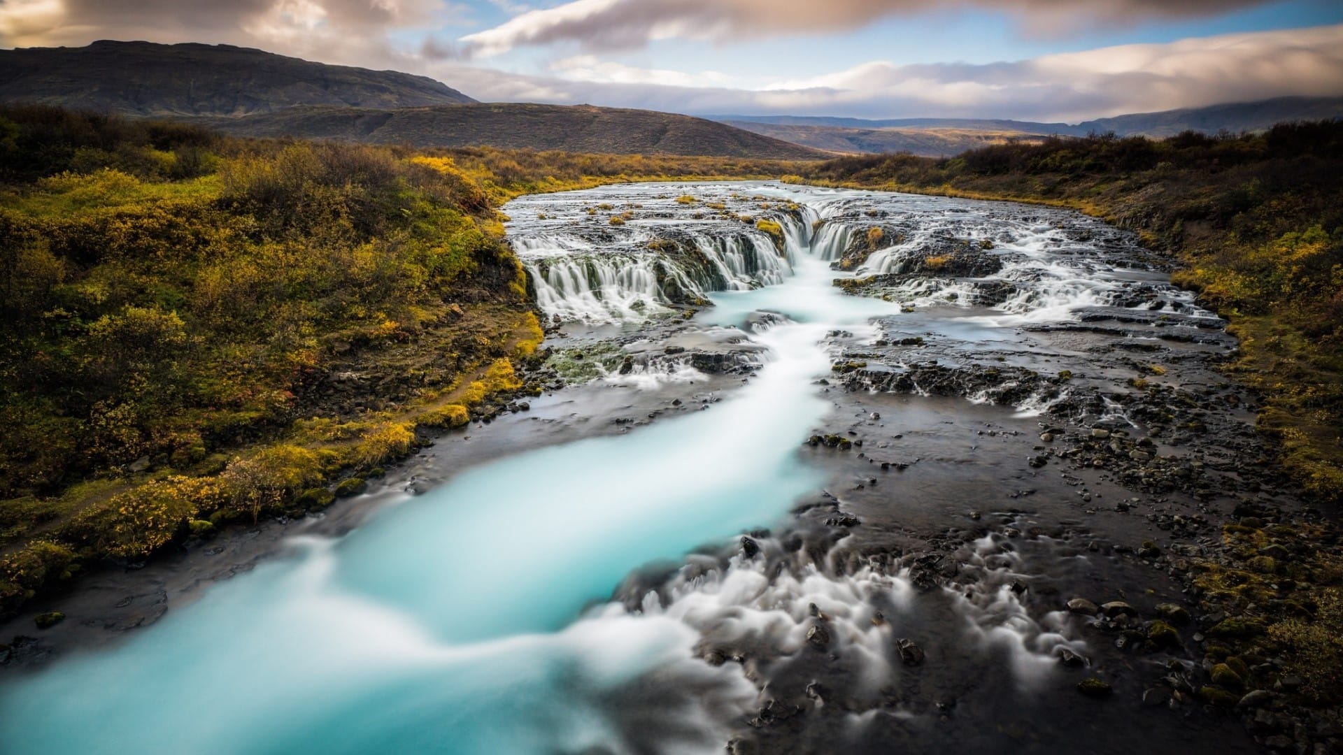 wallpaper et fond d'écran nature et cascade Islande Waterfall Iceland eau paysage landscape pays beau beautiful voyage travel tourisme tourist photo photographie