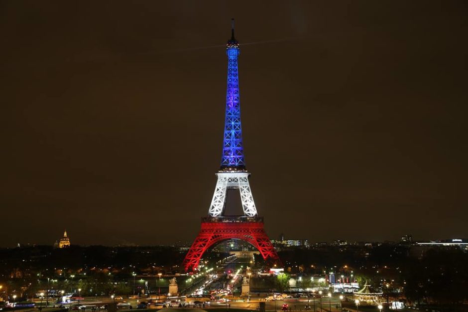 wallpaper et fond d'écran Paris attentats hommage Tour Eiffel colorée France tribute ville city paysage monument voyage travel tourisme tourist photo photographie photography