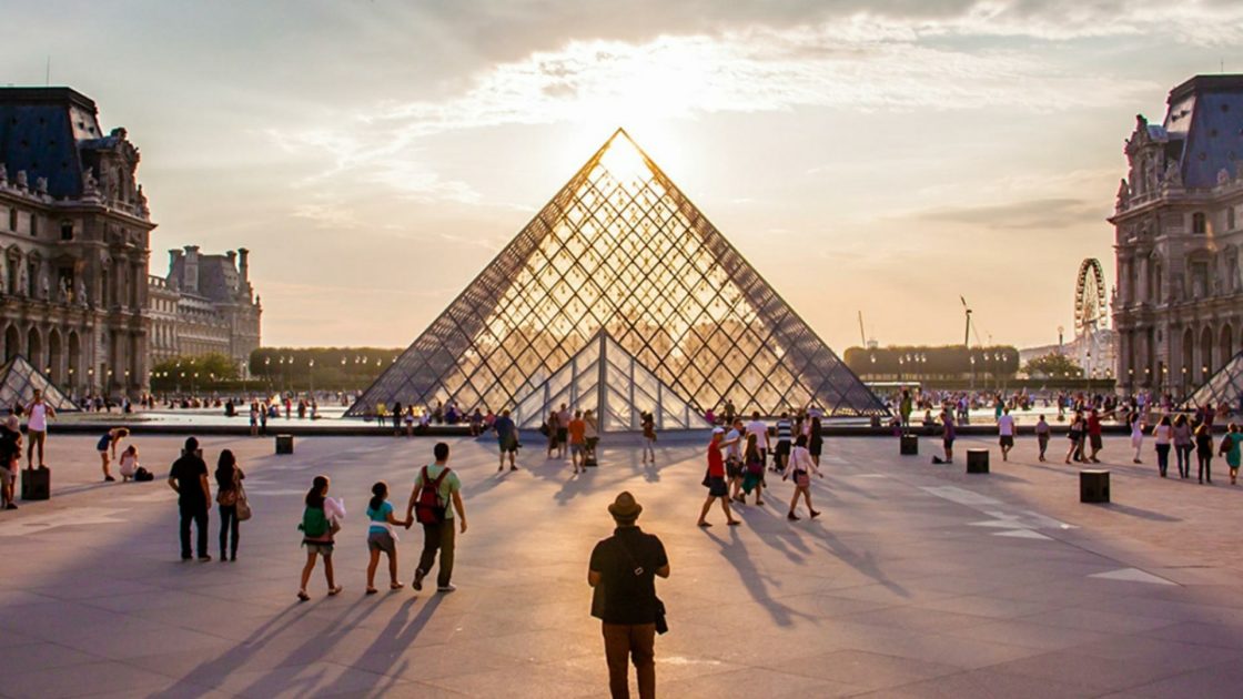 wallpaper et fond d'écran Musée du Louvre Paris monument Pyramide Louvre museum paysage ville city France voyage travel tourisme tourist photo photographie photography