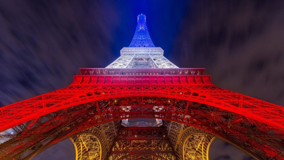 wallpaper et fond d'écran Paris attentats hommage Tour Eiffel colorée France tribute ville city paysage monument voyage travel tourisme tourist photo photographie photography