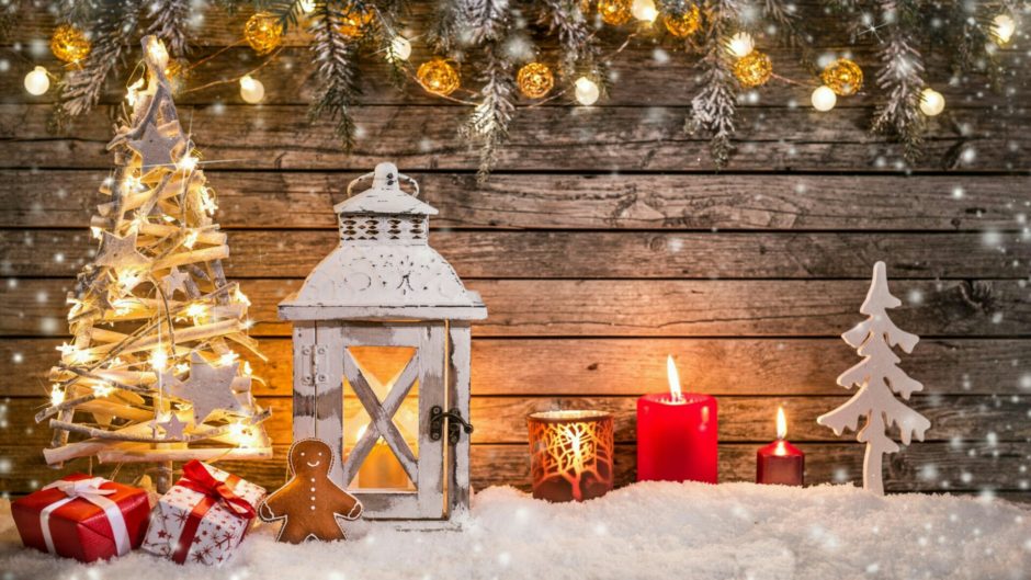 wallpaper et fond d'écran esprit Noël Christmas spirit boules sapin tree neige fête célébration décoration photo photographie photography