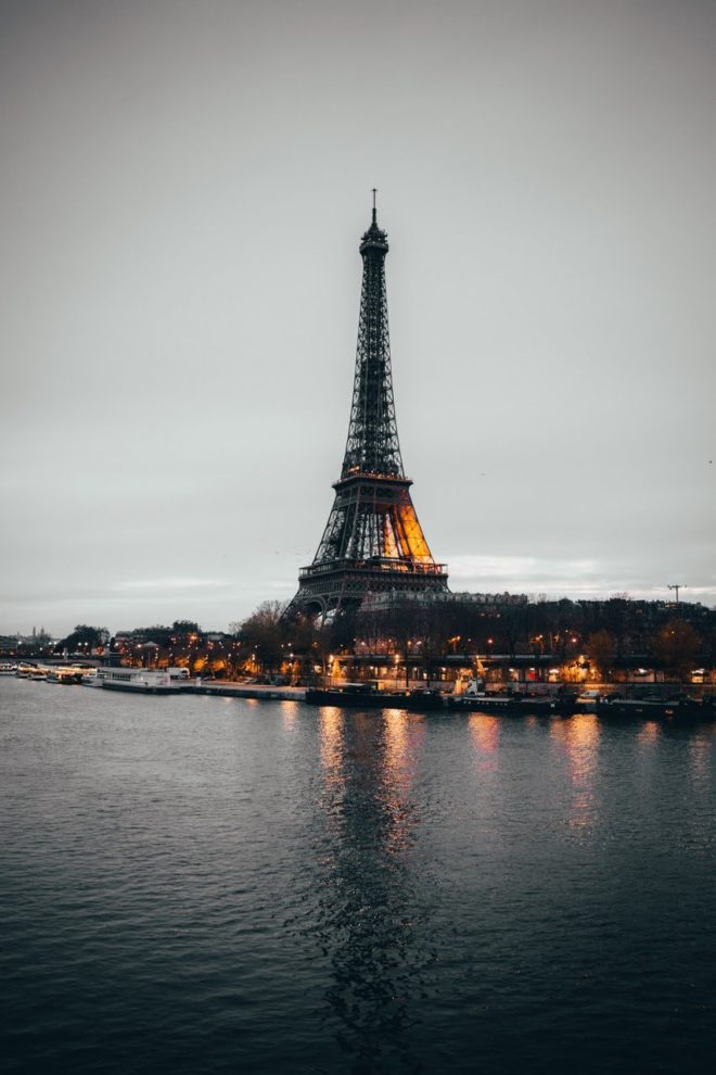 wallpaper et fond d'écran Paris Seine France capitale Tour Eiffel Effel Tower romantique paysage ville city country monument voyage travel tourisme tourist photo photographie photography