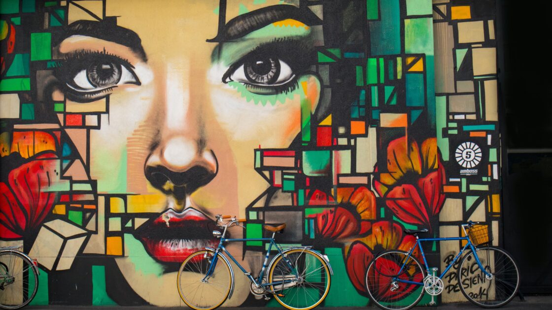 wallpaper et fond d'écran street art painting graffiti portrait mur rue street illustration artiste illustrateur peinture aérosol femme woman image photo picture photographie création oeuvre d'art Banksy