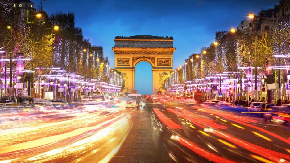 wallpaper et fond écran Arc de Triomphe Champs-Elysées Paris France Français monument avenue lumière colors couleurs art graphique ville city pays paysage magnifique belle beautiful voyage travel tourisme tourist picture image photo photographie photography