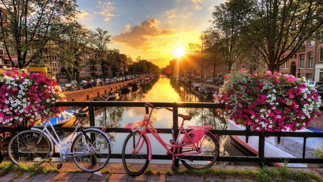 wallpaper et fond écran Amsterdam printemps Porto Portugal ville city pays country nature paysage landscape beau beautiful magnifique sunset bleu voyage travel tourisme tourist picture photo photographie photography