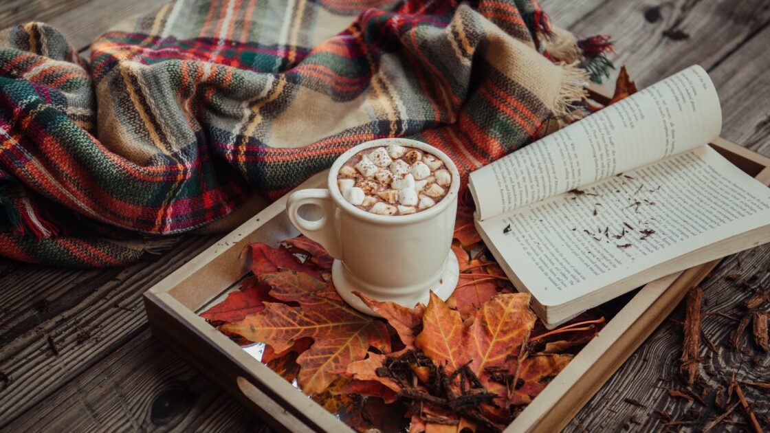 wallpaper et fond écran humeur automne mood autumn saison feuilles drop café coffee livre book lecture boisson nourriture food cocooning douceur sweet picture image photo photographie photography