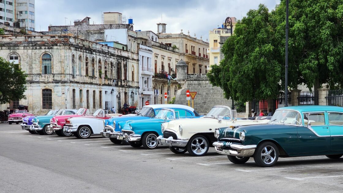 wallpaper et fond écran ville city Cuba voitures mythiques pays country paysage beau beautiful voyage travel tourisme tourist picture photo photographie photography