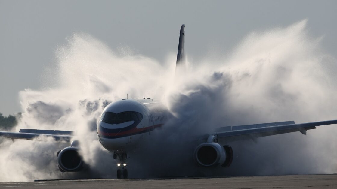 wallpaper et fond écran avion airplane atterrissage landing transport véhicule aérien paysage fumée engin aéroport voyage travel airfrance picture photo photographie photography