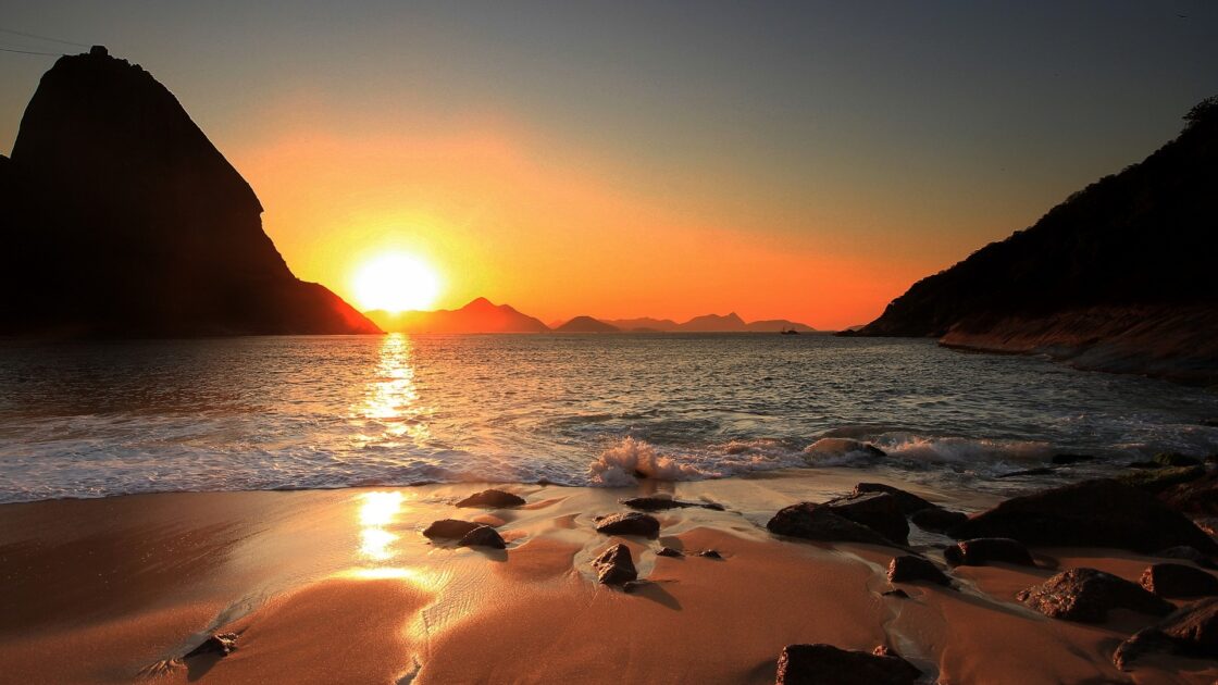 wallpaper et fond écran plage beach Copacabana nature paysage landscape mer sea magnifique sunset coucher de soleil beau beautiful Brésil Brazil voyage travel tourisme tourist picture photo photographie photography